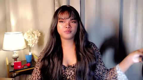 Snapshot of heavenlysexkendal chatting on December 2025 06:23:01 PM KENDAL online show from December 2025 06:23:01 PM