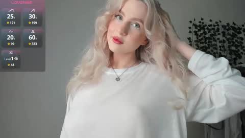 Snapshot of heavenlysky_ chatting on December 2024 10:12:01 PM Akemi instinthemoodforlooove online show from December 2024 10:12:01 PM