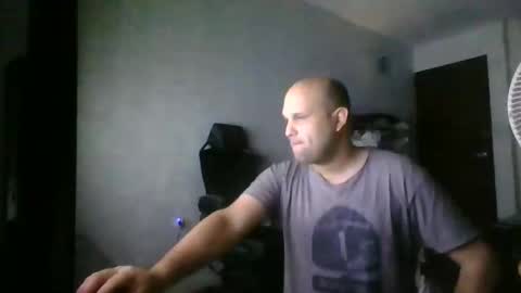 Snapshot of heavy_rebellxc chatting on January 2025 06:48:02 AM Heavy Rebell online show from January 2025 06:48:02 AM