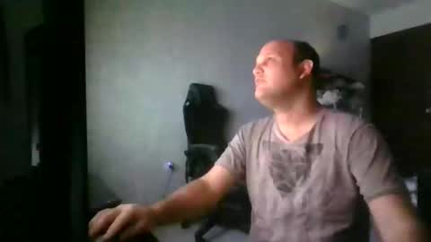 Snapshot of heavy_rebellxc chatting on February 2025 03:44:02 AM Heavy Rebell online show from February 2025 03:44:02 AM