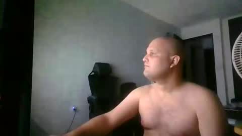 Snapshot of heavy_rebellxc chatting on February 2025 02:48:02 AM Heavy Rebell online show from February 2025 02:48:02 AM