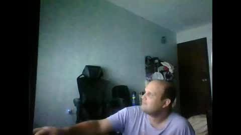 Snapshot of heavy_rebellxc chatting on October 2025 04:42:01 AM Heavy Rebell online show from October 2025 04:42:01 AM