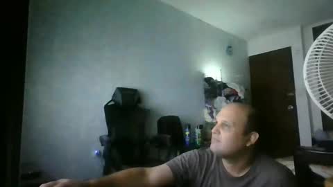 Snapshot of heavy_rebellxc chatting on October 2025 08:04:02 AM Heavy Rebell online show from October 2025 08:04:02 AM