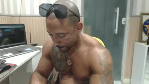 hebertgomes online show from November 2025 09:52:01 PM