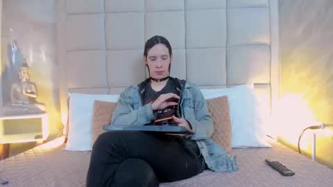 Keira Hecate online show from September 2025 07:52:01 PM