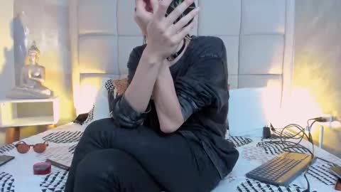 Keira Hecate online show from December 2025 05:18:02 PM