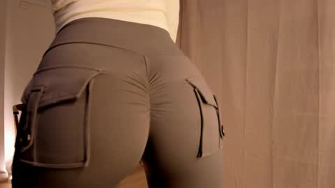 Snapshot of hee_jeen chatting on December 2024 02:21:01 PM Jeen online show from December 2024 02:21:01 PM