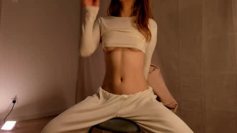 Snapshot of hee_jeen chatting on January 2025 02:53:01 AM Jeen online show from January 2025 02:53:01 AM