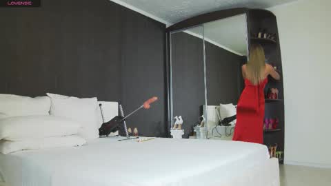 Snapshot of hefner_girl chatting on March 2026 10:30:02 AM Helen online show from March 2026 10:30:02 AM