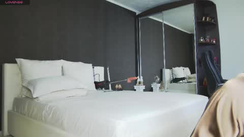 Snapshot of hefner_girl chatting on March 2026 11:59:02 AM Helen online show from March 2026 11:59:02 AM