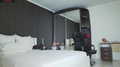 Snapshot of hefner_girl chatting on March 2026 03:22:02 AM Helen online show from March 2026 03:22:02 AM