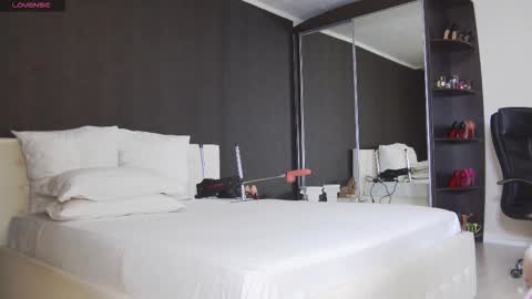 Snapshot of hefner_girl chatting on March 2026 03:33:02 AM Helen online show from March 2026 03:33:02 AM