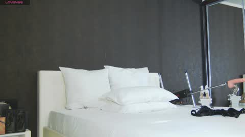 Snapshot of hefner_girl chatting on April 2026 02:03:01 PM Helen online show from April 2026 02:03:01 PM