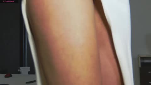 Snapshot of hefner_girl chatting on April 2026 06:25:02 AM Helen online show from April 2026 06:25:02 AM