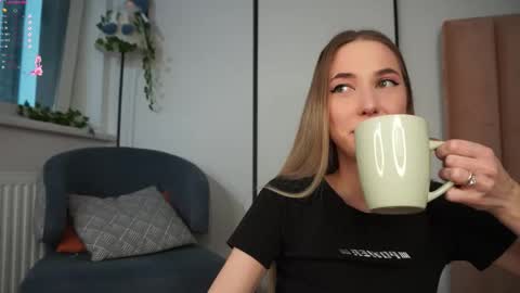 Snapshot of heidas_passion chatting on November 2025 06:05:02 AM Heida online show from November 2025 06:05:02 AM