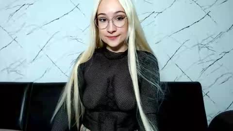 HeidiB0w online show from November 2025 07:31:01 AM