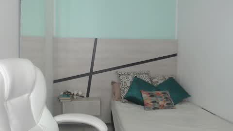 Heidy  online show from December 2024 02:11:02 AM