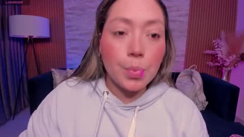 Heidy online show from November 2025 03:17:01 AM