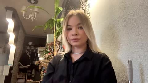 Lana online show from December 2025 09:14:01 AM