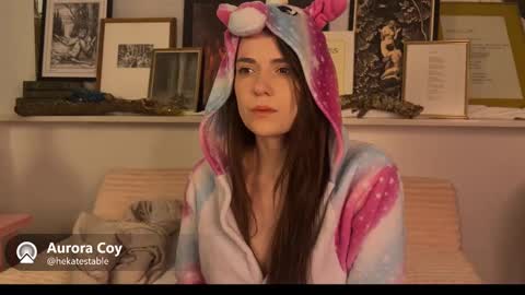 hekatestable online show from September 2025 07:01:01 AM