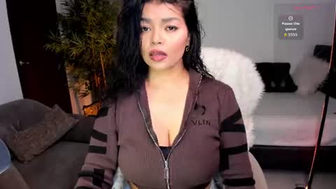 Snapshot of helen_miller chatting on June 2026 06:04:02 AM helen_miller online show from June 2026 06:04:02 AM