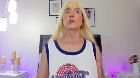 Helen  online show from January 2026 01:05:02 PM