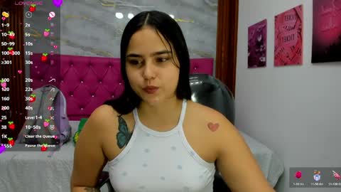 Snapshot of helen_russoo chatting on April 2026 11:17:01 PM Helen online show from April 2026 11:17:01 PM