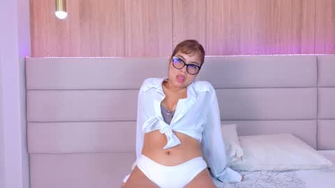 helenafoumier online show from February 2026 10:33:01 PM