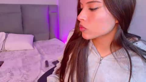 Snapshot of helenafoumier chatting on May 2026 05:54:02 PM helenafoumier online show from May 2026 05:54:02 PM