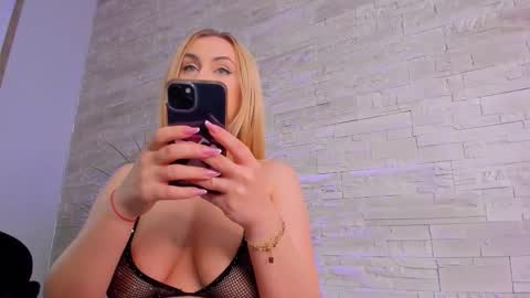 Snapshot of helenceccile chatting on March 2026 07:35:02 AM Helen online show from March 2026 07:35:02 AM