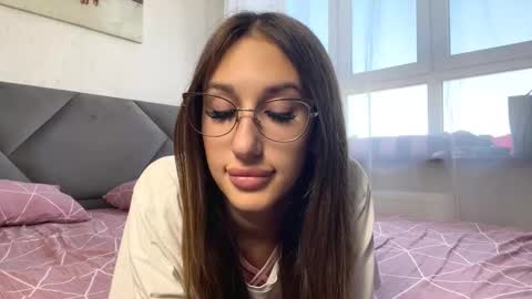 Snapshot of helenjoyne chatting on October 2025 12:08:02 PM Chloe online show from October 2025 12:08:02 PM