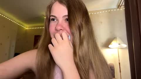 Snapshot of helenjoyne chatting on May 2026 07:25:01 AM Chloe online show from May 2026 07:25:01 AM