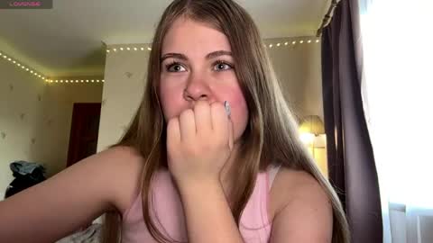 Snapshot of helenjoyne chatting on May 2026 11:38:02 AM Chloe online show from May 2026 11:38:02 AM