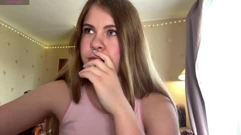 Snapshot of helenjoyne chatting on May 2026 06:32:01 AM Chloe online show from May 2026 06:32:01 AM