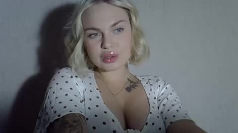 helga_now online show from September 2025 07:58:02 PM