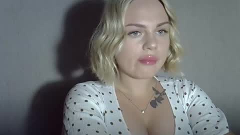 helga_now online show from September 2025 08:33:01 PM
