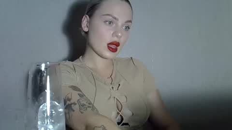 helga_now online show from October 2025 08:07:02 PM