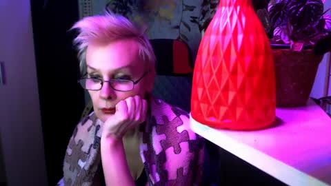 Snapshot of helgahimmele chatting on April 2026 07:00:01 PM Helga online show from April 2026 07:00:01 PM