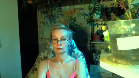 Snapshot of helgahimmele chatting on May 2026 05:18:01 PM Helga online show from May 2026 05:18:01 PM