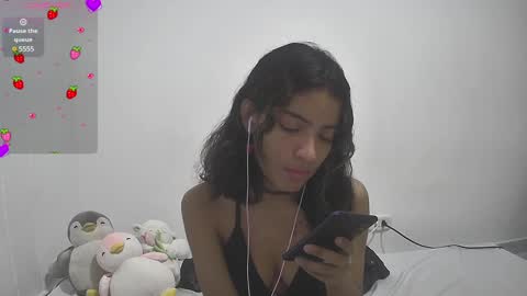 Snapshot of helia_n_amy chatting on January 2025 05:26:01 PM Helia Transfem and Amy online show from January 2025 05:26:01 PM