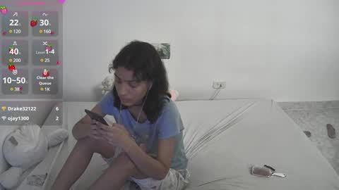 Snapshot of helia_n_amy chatting on January 2025 06:27:01 PM Helia Transfem and Amy online show from January 2025 06:27:01 PM