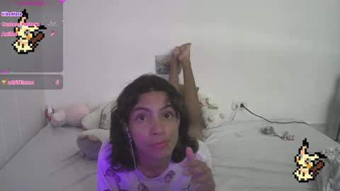 Snapshot of helia_n_amy chatting on January 2025 06:54:01 PM Helia Transfem and Amy online show from January 2025 06:54:01 PM