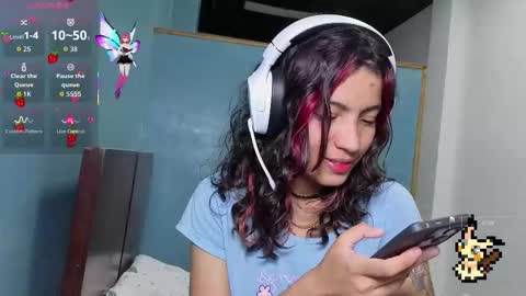 Snapshot of helia_n_amy chatting on October 2025 05:05:01 AM Helia Transfem and Amy online show from October 2025 05:05:01 AM