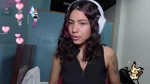 Snapshot of helia_n_amy chatting on October 2025 06:19:02 PM Helia Transfem and Amy online show from October 2025 06:19:02 PM
