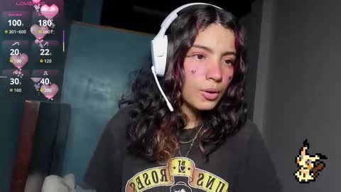 Snapshot of helia_n_amy chatting on October 2025 06:05:01 AM Helia Transfem and Amy online show from October 2025 06:05:01 AM