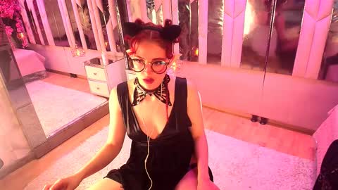 Snapshot of heliconiavannucci chatting on September 2025 12:10:02 AM Heliconia online show from September 2025 12:10:02 AM