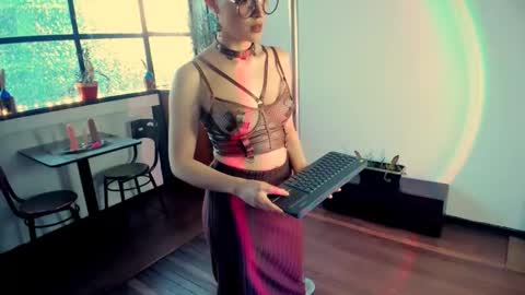 Snapshot of heliconiavannucci chatting on October 2025 10:40:01 PM Heliconia online show from October 2025 10:40:01 PM