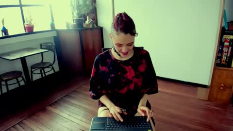 Snapshot of heliconiavannucci chatting on October 2025 05:56:01 PM Heliconia online show from October 2025 05:56:01 PM