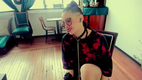 Snapshot of heliconiavannucci chatting on October 2025 03:23:02 PM Heliconia online show from October 2025 03:23:02 PM