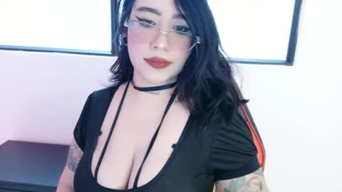 Snapshot of hell_girll_ chatting on November 2025 09:19:01 PM Hell Girl online show from November 2025 09:19:01 PM